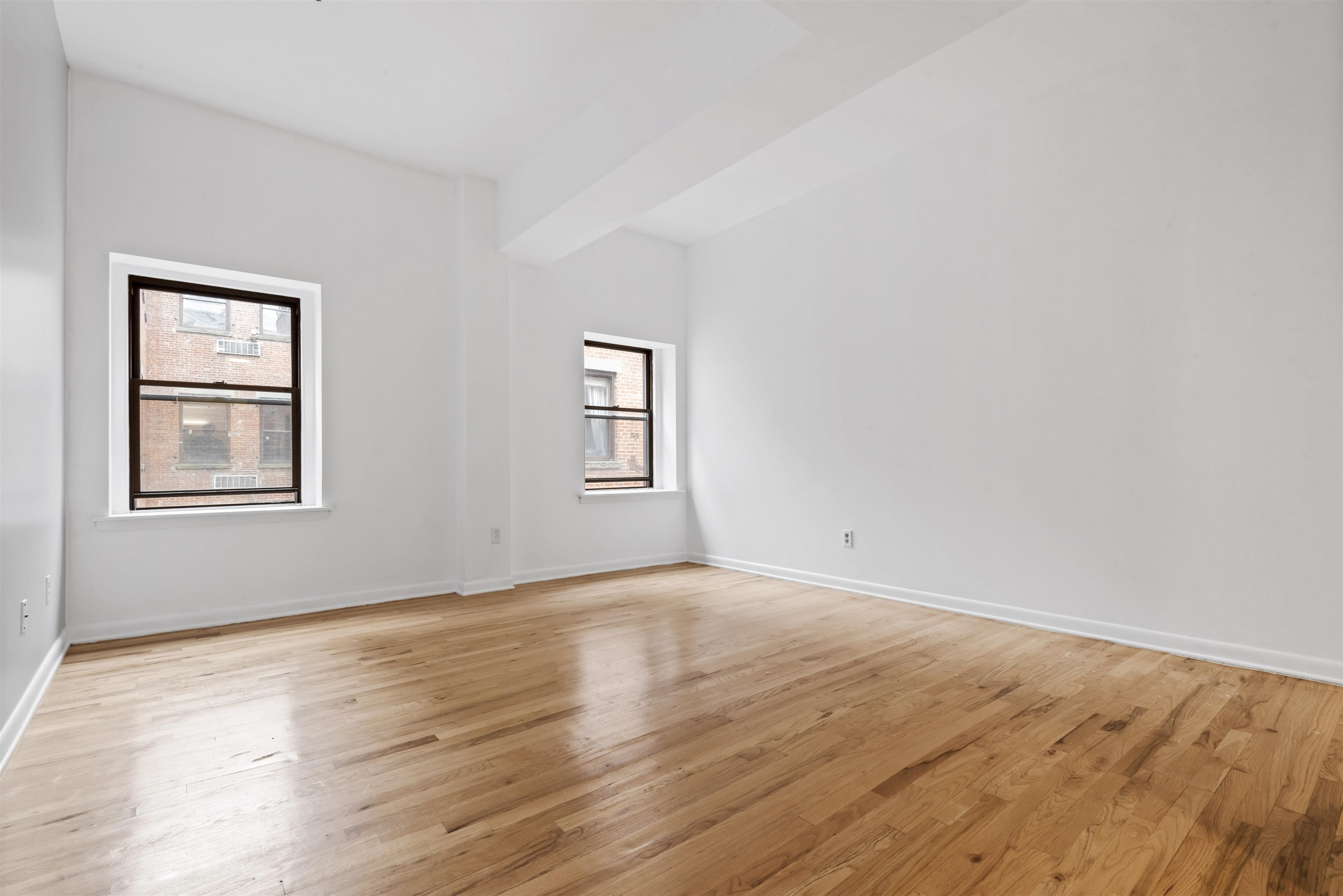 227 CHRISTOPHER COLUMBUS Drive, Jersey City, JC Downtown, NJ 07302 - Property photo 5 of 21