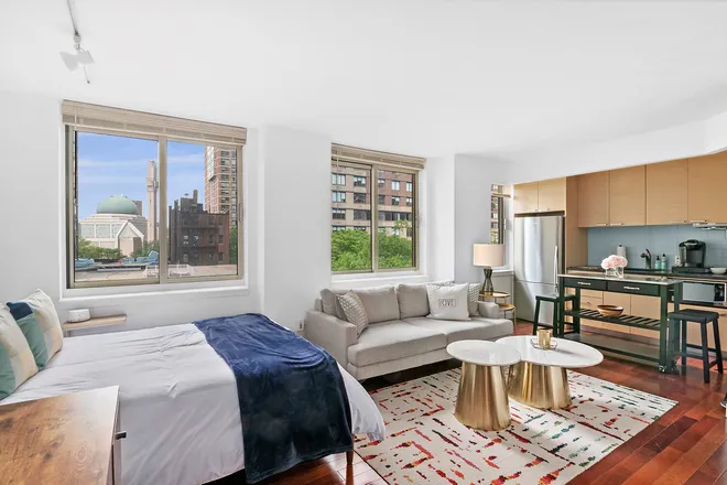206 East 95th Street #4D, New York, NY 10128